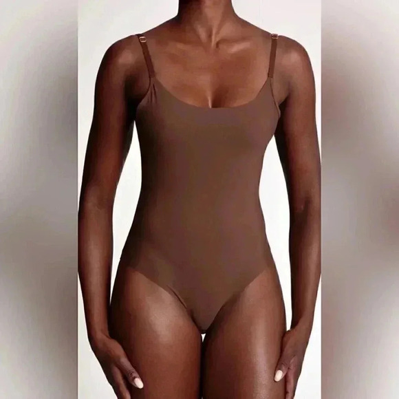 NWT Nubian skin seamless lightweight spaghetti strap berry naked bodysuit S - Picture 1 of 3